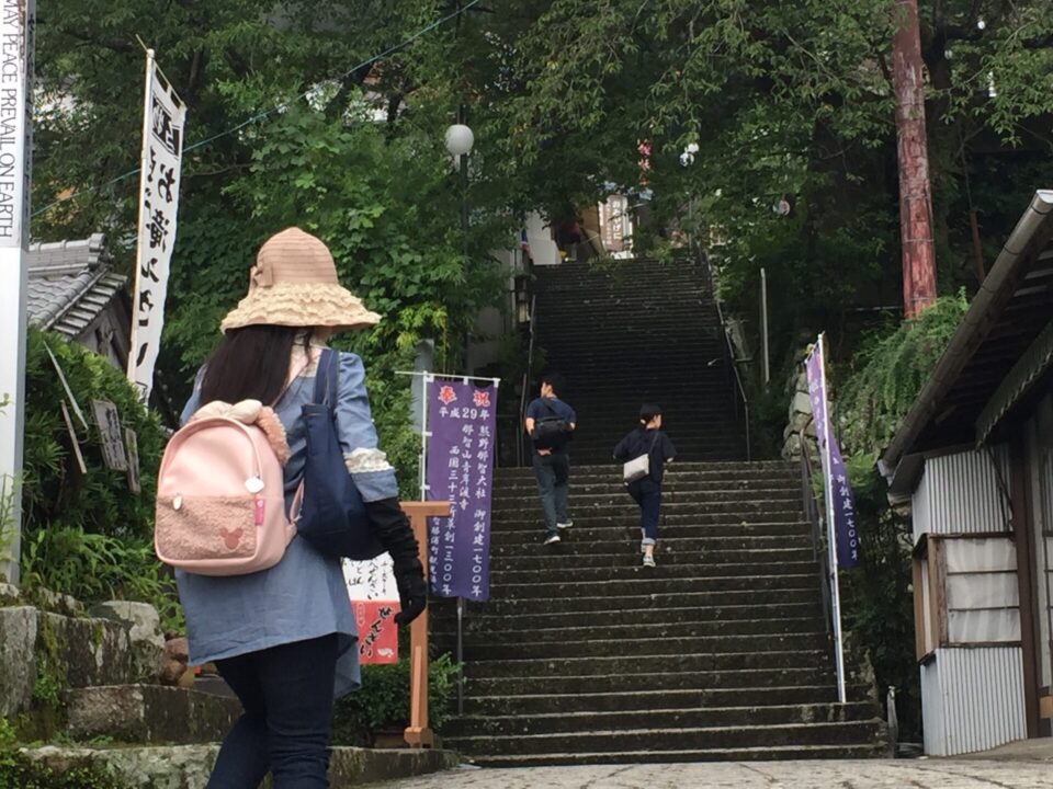 西国三十三所巡礼　第一番礼所　青岸渡寺　参道の階段
